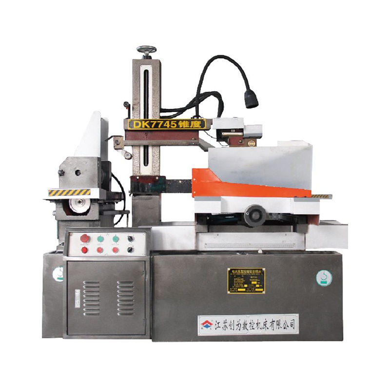 DK7745 ± 15 ° AZ onderhoudsvrij CNC EDM Hoge snelheid draadsnijmachine
